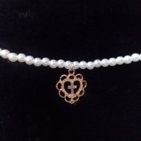 Колие с перли и висулка със сърце и кръстче, снимка 5 - Колиета, медальони, синджири - 32025755