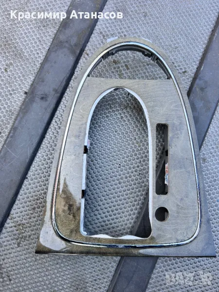 Интериорна лайстна около скоростен лост за Мерцедес CLS. W219. A2196807736, снимка 1