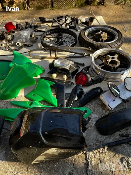 Части за мотор, снимка 1