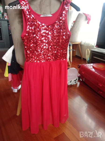 Красива червена рокля , снимка 1