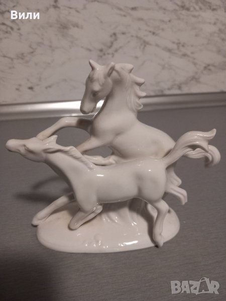 Порцеланова статуетка на диви коне, снимка 1