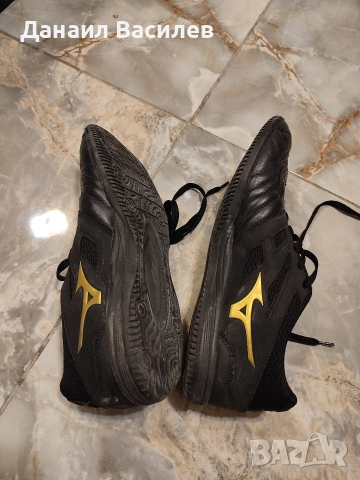 Футзални обувки Mizuno 44.5 – отлично състояние, снимка 3 - Футбол - 54145013
