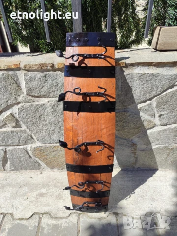 Красиви стенни закачалки от автентични реставрирани бъчви с ръчно ковано желязо 