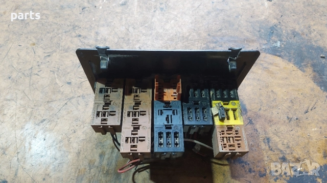 Бушонна Кутия - Кутия Релета Мерцедес Спринтер (Ж) - VW LT - 9015450003, снимка 2 - Части - 51969879