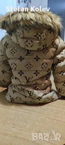 ДАМСКО ЗИМНО ЯКЕ.
С пухеста качулка.
Модел:LOUIS VUITTON., снимка 7 - Якета - 48595941
