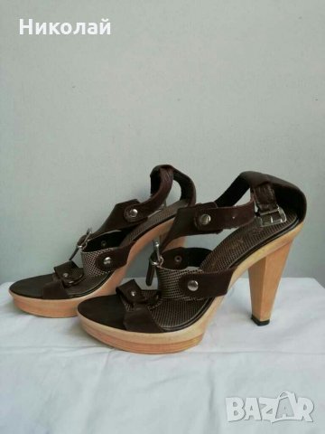 Дамски обувки на висок ток