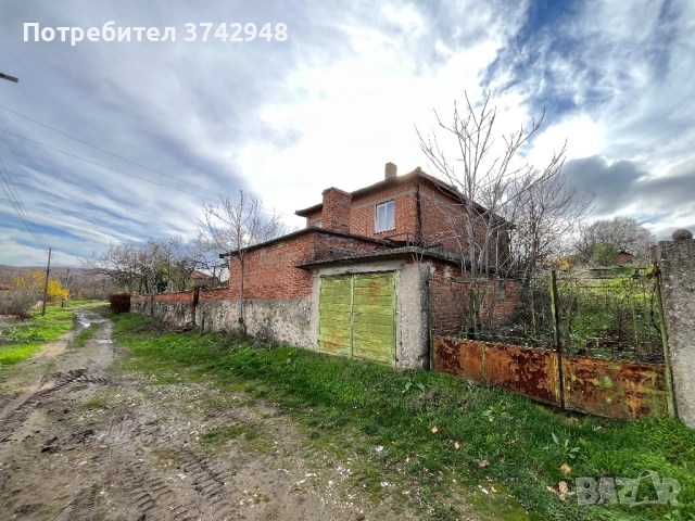 Двуетажна къща голям двор, снимка 2 - Къщи - 52531950