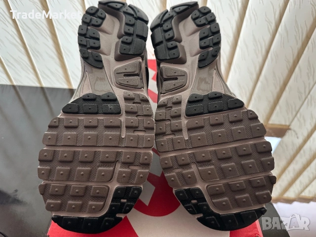 НОВИ Nike Zoom Vomero 5 College Grey/Black-Cave Stone 44.5, снимка 8 - Маратонки - 53975327