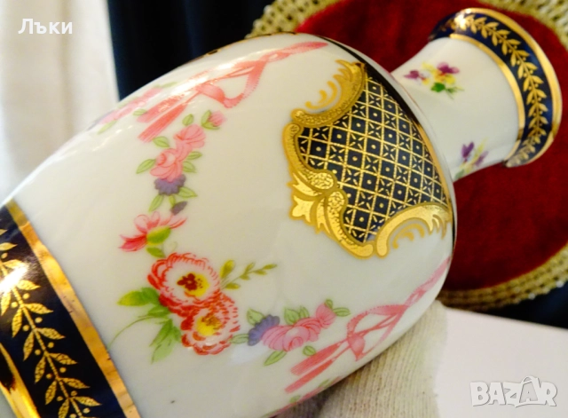 Порцеланова ваза злато,рози,кобалт,лавров венец,печат. , снимка 3 - Вази - 52171782