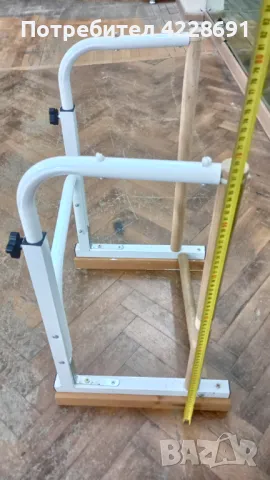 Две леки метални конструкции