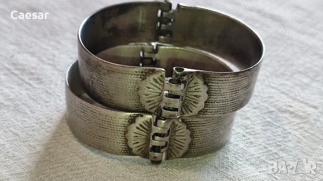 Старинен комплект възрожденски сребърни гривни 