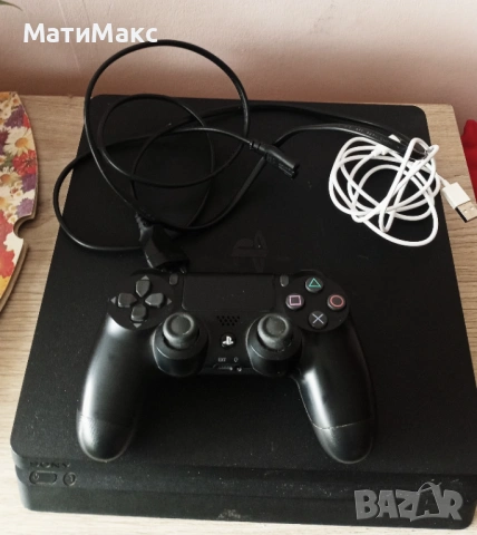 PlayStation 4 с контролер и игри