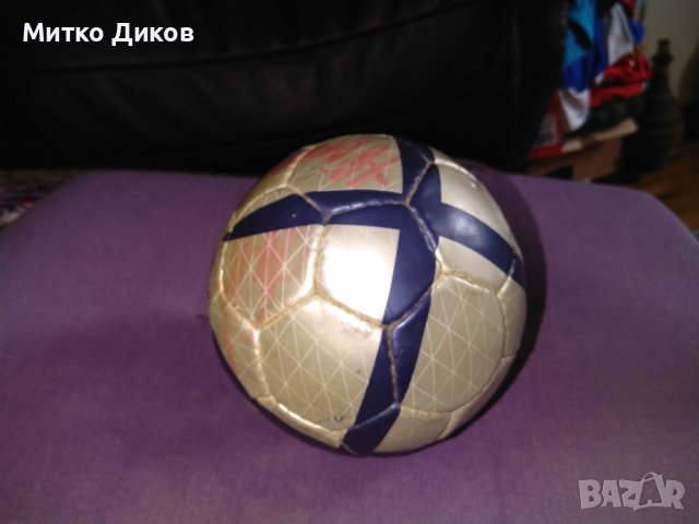 Малка топка нова не спада маркова на Адидас 2005г подписана от Христо Стоичков?, снимка 8 - Футбол - 40726001