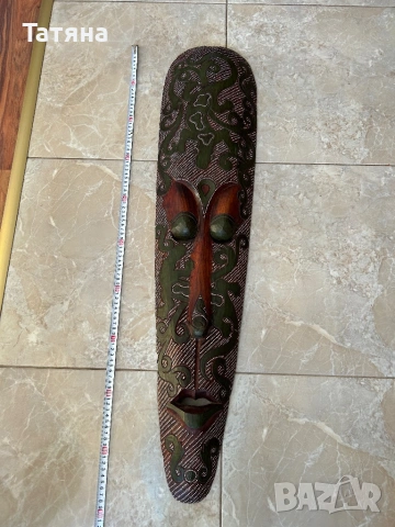 Голяма маска от дърво 