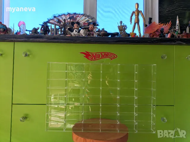 Hot Wheels  стелаж , предназначен за 48 колички . , снимка 3 - Коли, камиони, мотори, писти - 48087818