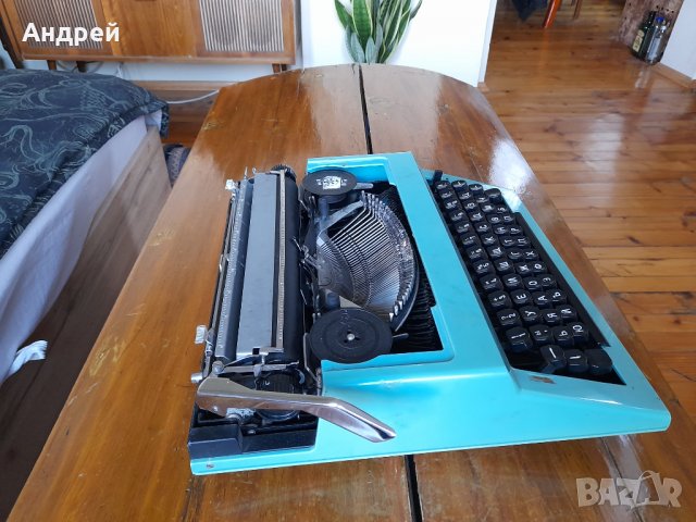 Стара пишеща машина, снимка 5 - Антикварни и старинни предмети - 37665363
