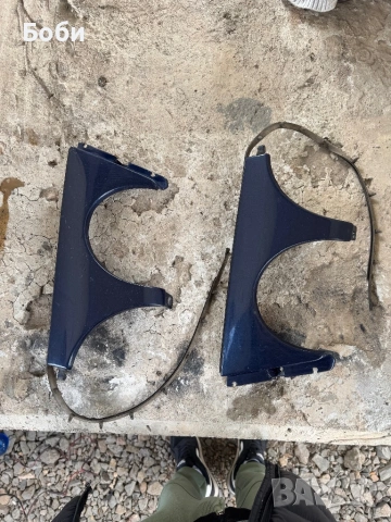 Лайсни между фаровете w210