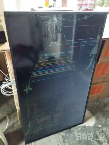 Счупен Samsung QA43LS03RAW