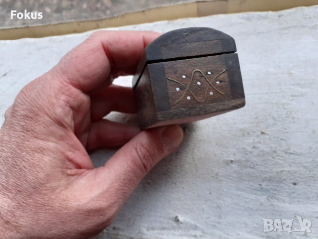 Стара дървена кутийка с бронзови набивки и седеф, снимка 5 - Антикварни и старинни предмети - 38999931