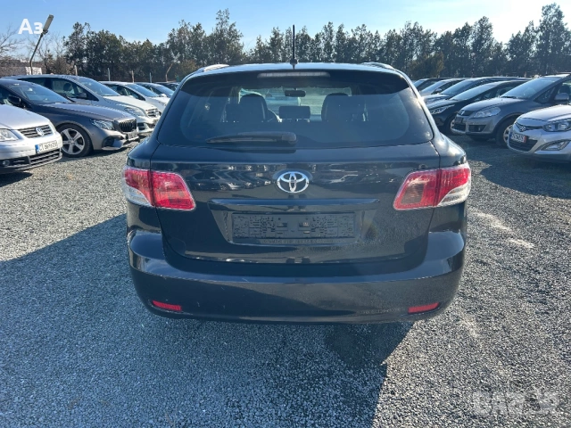 Toyota Avensis Бензин, снимка 8 - Автомобили и джипове - 52393202