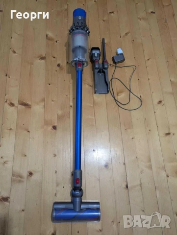 Много добра Dyson V10 безжична прахосмукачка пълен комплект
