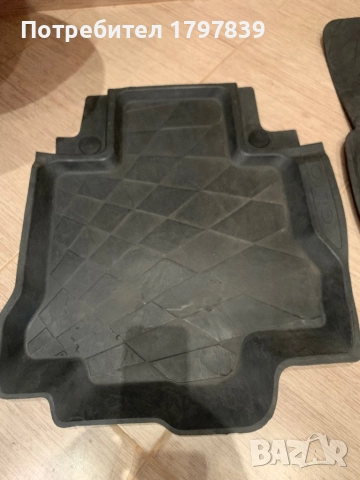 оригинални гумени стелки RENAULT Clio4, снимка 3 - Аксесоари и консумативи - 52878477