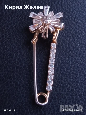 Брошка безопасна игла обсипана с цирконний преливащи в различни цветове 7287