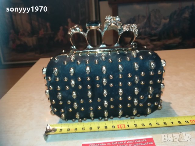 КУЛТОВА чанта/бокс с много черепи-внос германия 0203210804, снимка 2 - Колекции - 32007771