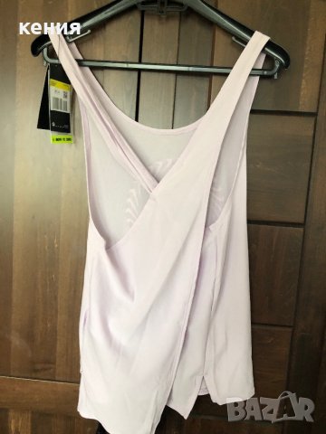 Нов топ на nike, снимка 2 - Потници - 40395622