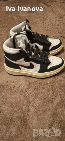 Дамски кецове Nike Air Jordan 1, снимка 2 - Кецове - 56456015