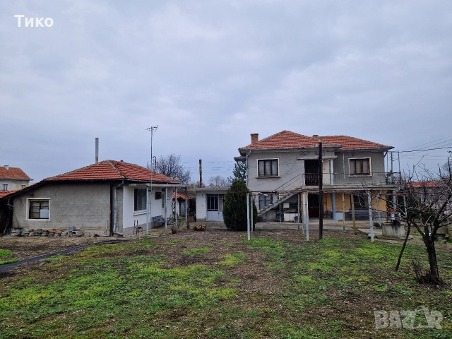Двуетажна къща в село Средец , снимка 2 - Къщи - 52890647