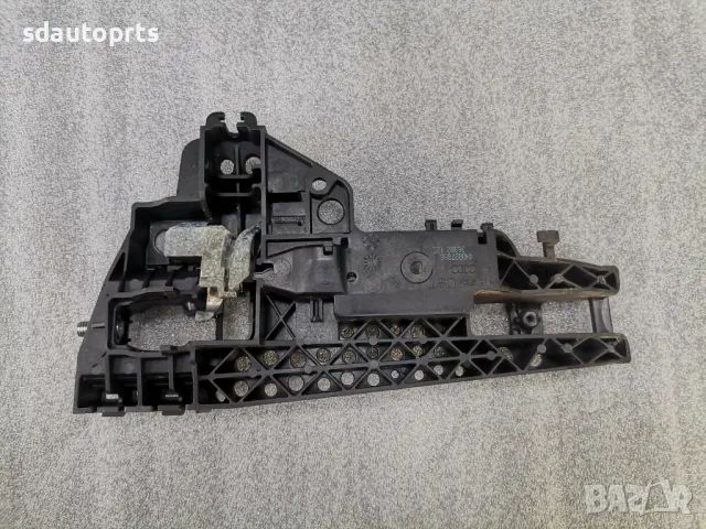 Оригинал Предна Дясна Основа за Дръжка Audi A6 A7 A8 4H0837886, снимка 2 - Части - 47449742