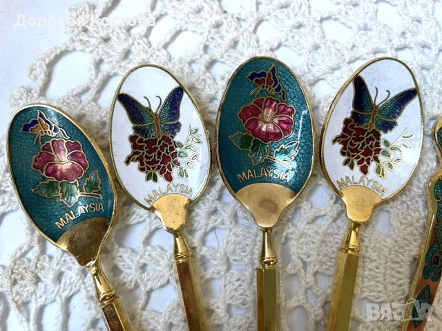 Красиви лъжички и вилички с цветя и пеперуди, закупени от Англия, 8 броя, снимка 2 - Антикварни и старинни предмети - 52110376
