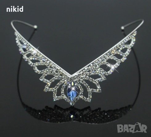 триъгълна сребриста със син камък корона диадема тиара с камъни детска дамска