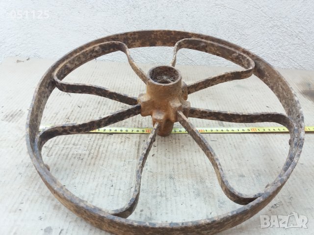 ковано възрожденско колело от талига, двуколка, каруца и др., снимка 16 - Антикварни и старинни предмети - 37659321