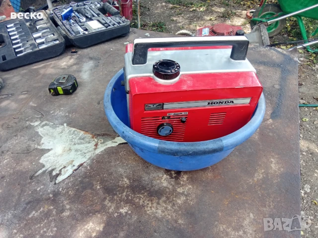 Малък портативен генератор honda, снимка 16 - Стяги - 51225997