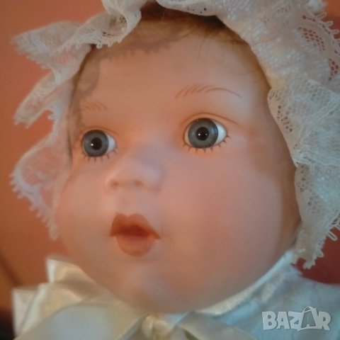 Колекционерска Порцеланова кукла Catherines Christening Kathy Barry-Hippensteel for Knowles 1990, снимка 4 - Колекции - 42624736