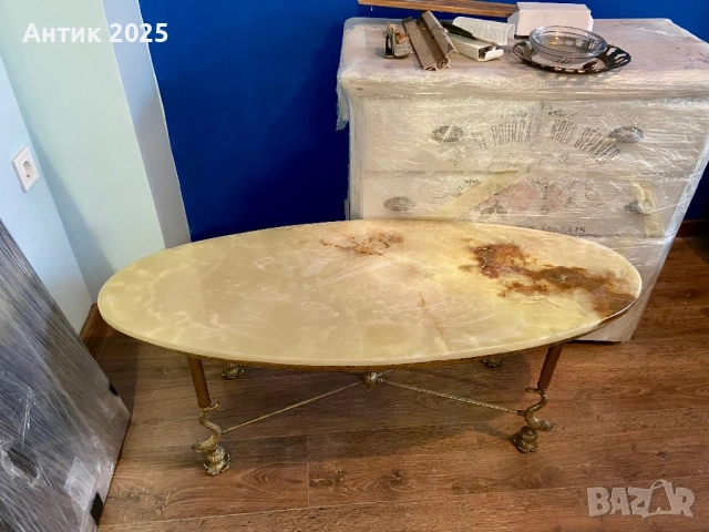 Винтидж холна маса с масивен каменен плот, много тежка