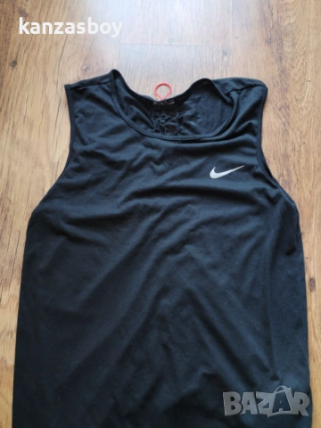 Nike Dri-FIT Run Division Women's Running  - страхотен дамски потник С КАТО НОВ, снимка 9 - Други - 54347261