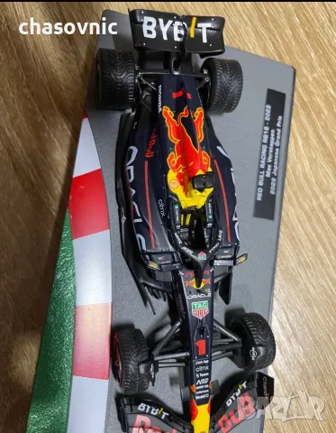 Колекционерски болид Red Bull F1 RB18 (2022) Max Verstappen 1:43 с витрина и пилот, снимка 5 - Колекции - 56185047