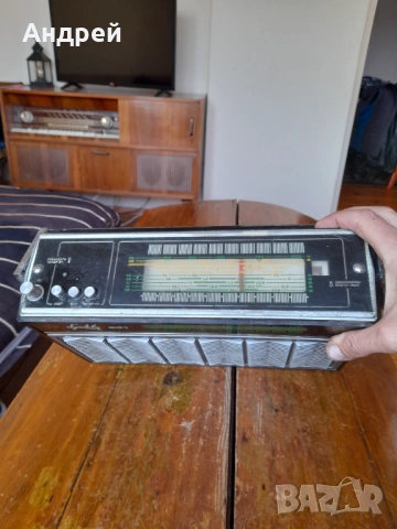 Старо радио,радиоприемник VEF Spidola 231, снимка 2 - Антикварни и старинни предмети - 53988217