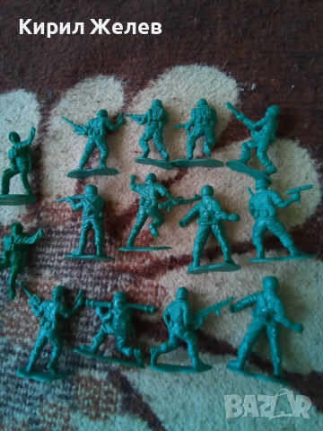 Войници пластмасови 12 броя 14989, снимка 5 - Колекции - 52105881