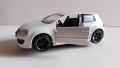 Volkswagen Golf GTI Bburago - Мащаб 1:32, снимка 2