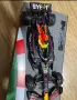 Колекционерски болид Red Bull F1 RB18 (2022) Max Verstappen 1:43 с витрина и пилот, снимка 5