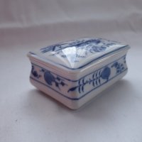 Порцеланова кутийка Майсен син лук, снимка 3 - Антикварни и старинни предмети - 42874772