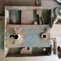 Стара брава с 3 ключа, снимка 4 - Антикварни и старинни предмети - 38053380