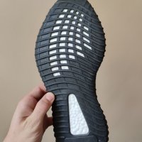 Yeezy 350 v2 рефлектиращи Adidas , снимка 6 - Маратонки - 36620723