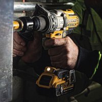 Акумулаторент Безчетков Винтоверт Dewalt DCD996 Батерия Зарядно Куфар, снимка 7 - Винтоверти - 39361617