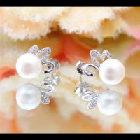 Сребърни обеци *Лебед* от бели естествени перли, снимка 2 - Обеци - 31400317
