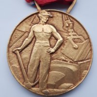 Френски сребърен позлатен медал, снимка 2 - Антикварни и старинни предмети - 30743646